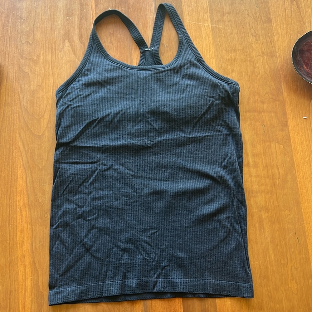 Lululemon tank top have blue size 10